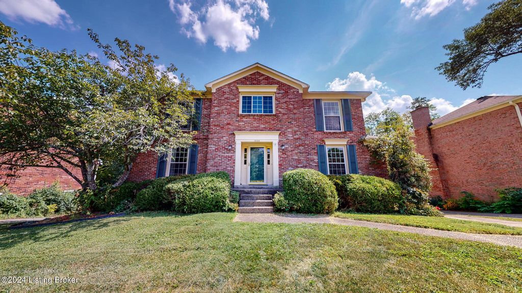 Photo of 12108 Greenvalley Dr, Douglass Hills, KY 40243 (MLS # 1709011)