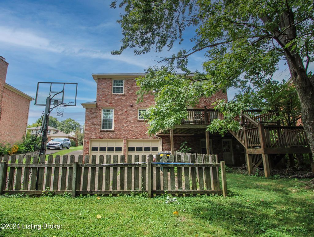 Photo of 12108 Greenvalley Dr, Douglass Hills, KY 40243 (MLS # 1709011)