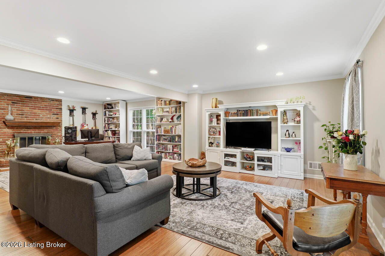 4108 Meadowland Dr