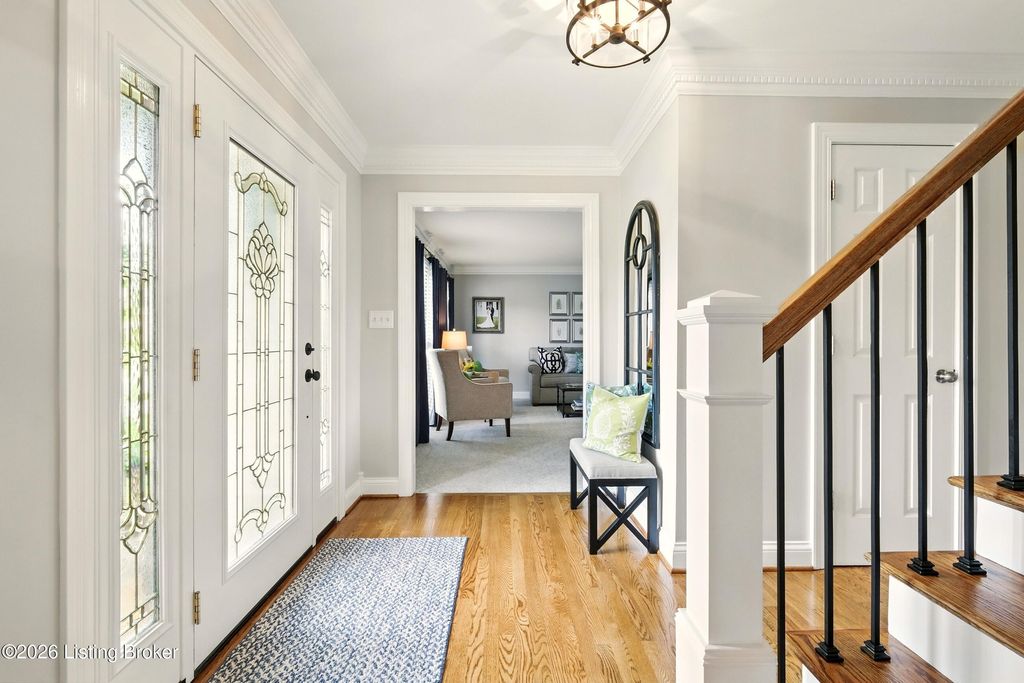 Photo of 811 Foxfire Dr, Louisville, KY 40223 (MLS # 1712649)