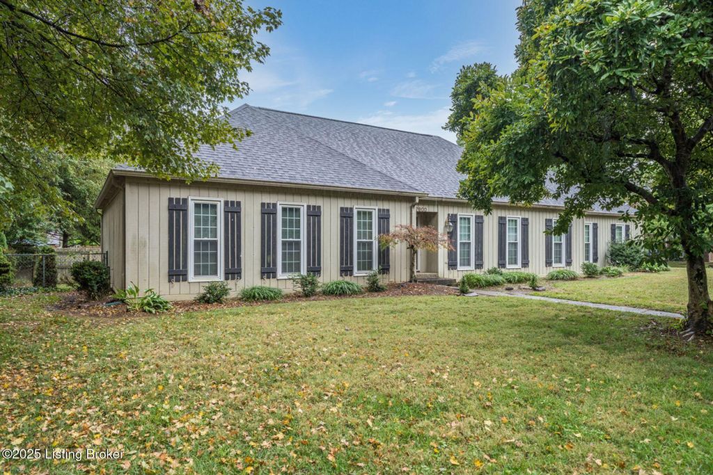 Photo of 7900 Barbour Manor Dr, Louisville, KY 40241 (MLS # 1700225)