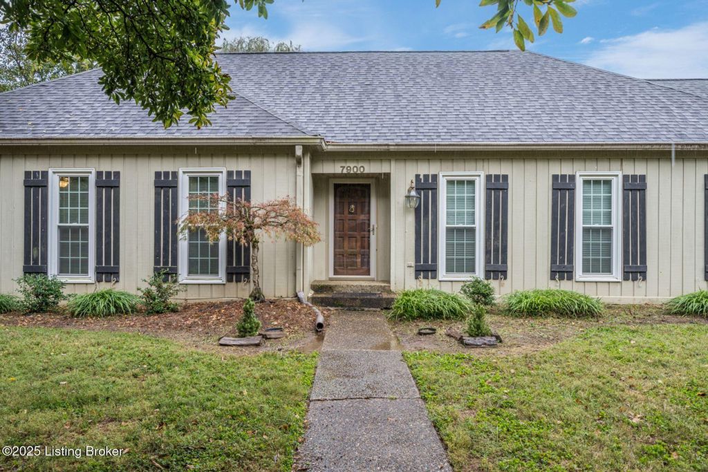 Photo of 7900 Barbour Manor Dr, Louisville, KY 40241 (MLS # 1700225)