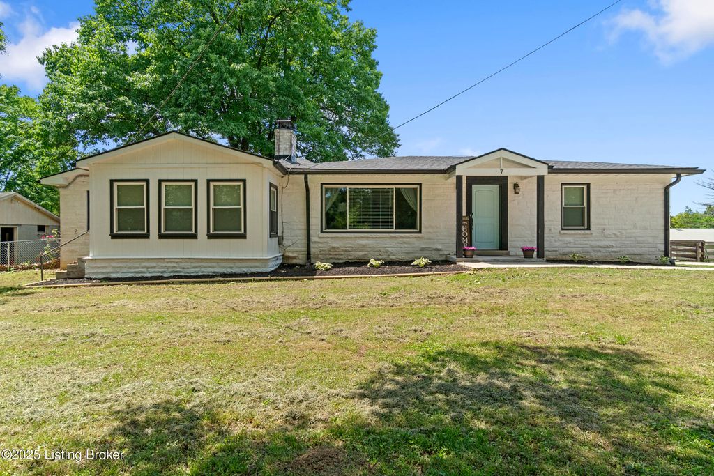 Photo of 7 Settlers Trace Rd, Louisville, KY 40291 (MLS # 1715843)
