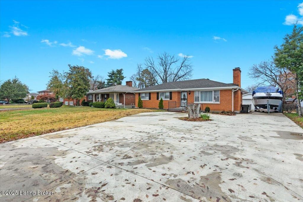 Photo of 3413 Newburg Rd, Louisville, KY 40218 (MLS # 1704305)