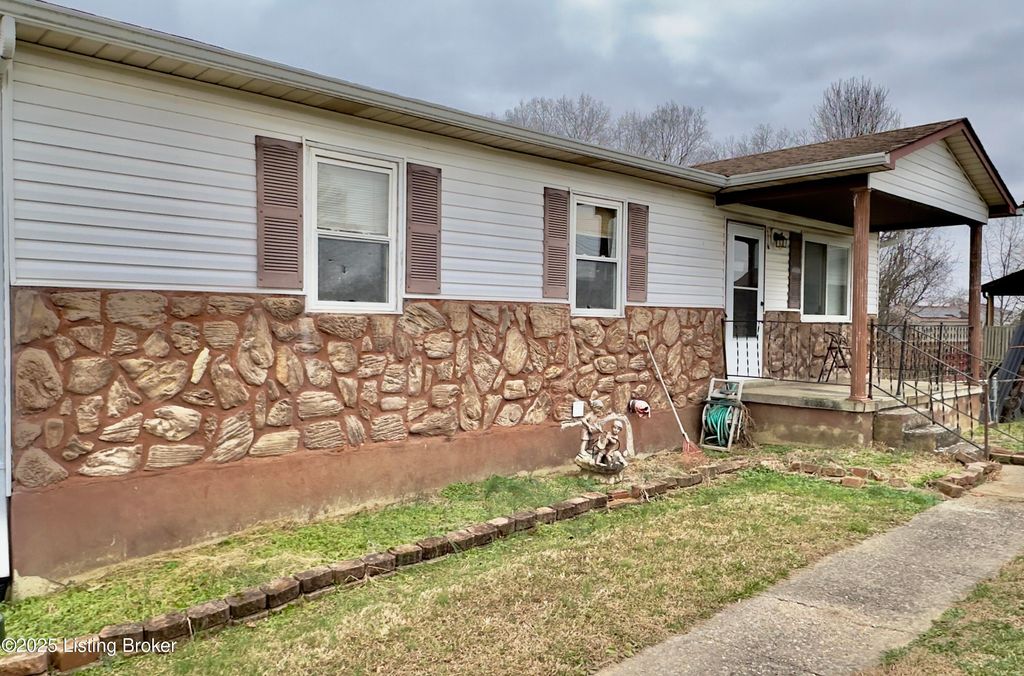 Photo of 1785 Holly Ct, Radcliff, KY 40160 (MLS # 1705195)