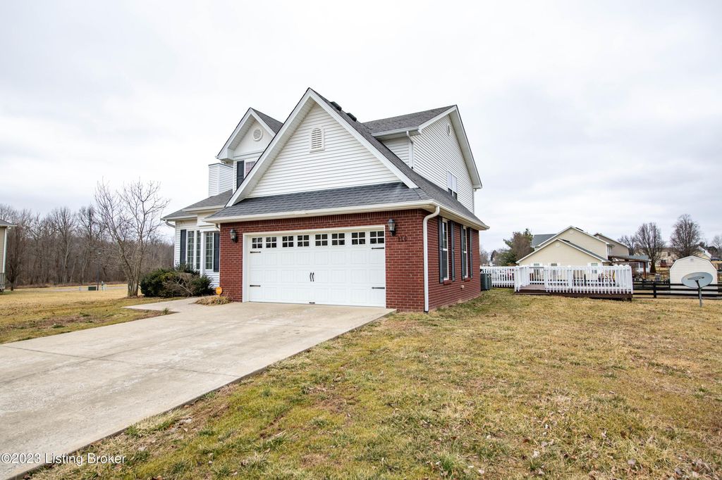 Photo of 110 E Mandarin Ct, Elizabethtown, KY 42701 (MLS # 1704579)
