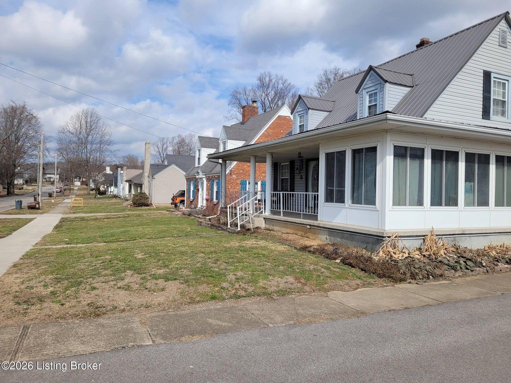 Photo of 315 9th St, Carrollton, KY 41008 (MLS # 1710438)