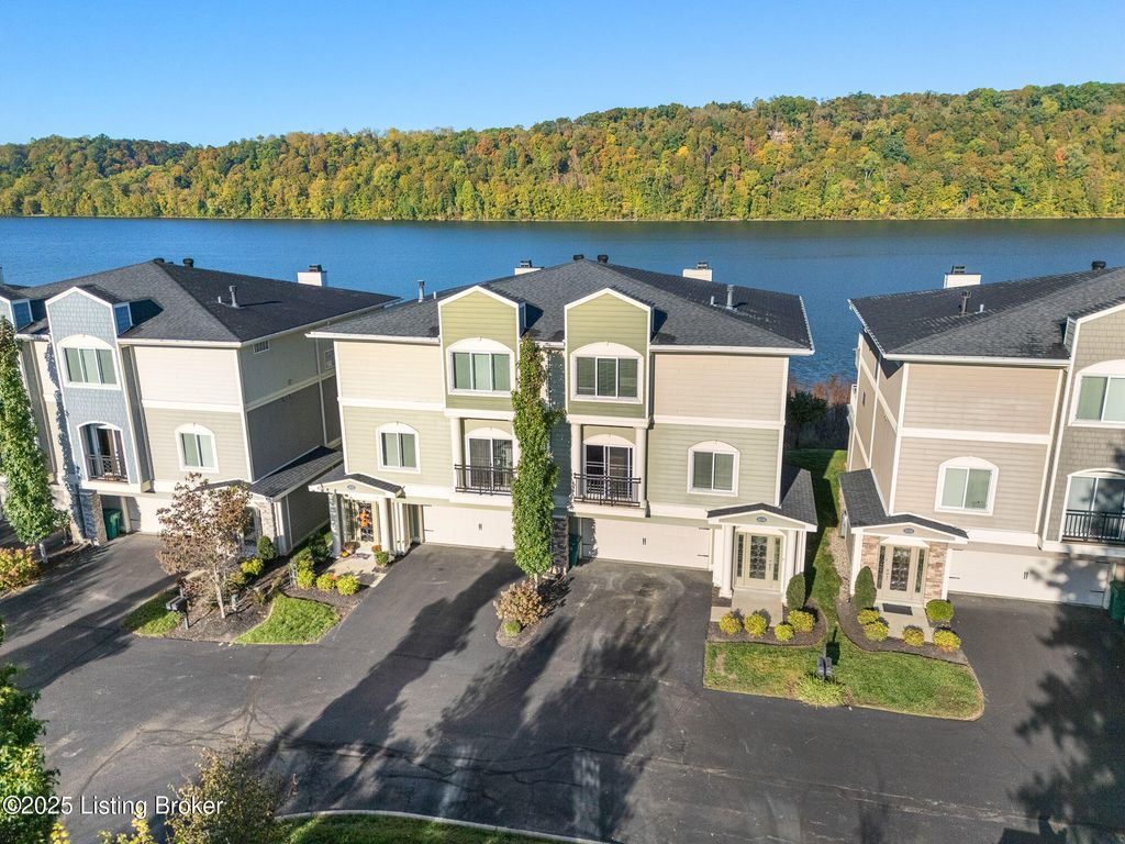 Photo of 1634 Victory Ct, Prospect, KY 40059 (MLS # 1700509)