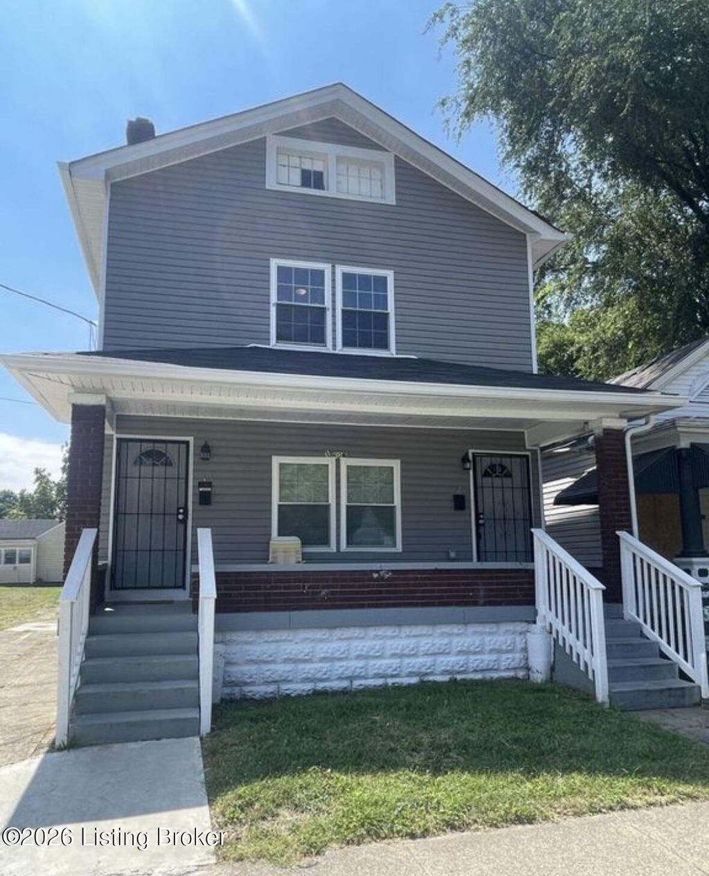 Photo of 1606 W Oak St, Louisville, KY 40210 (MLS # 1709020)