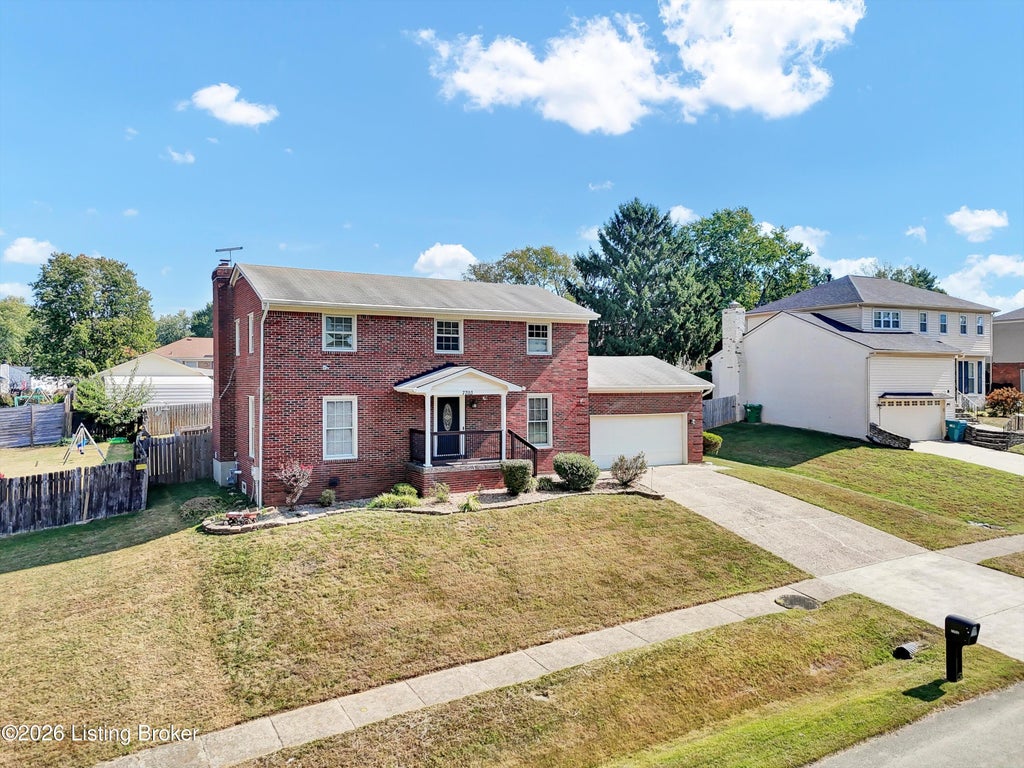 Photo of 7703 Sunbury Ln, Louisville, KY 40220 (MLS # 1730768)