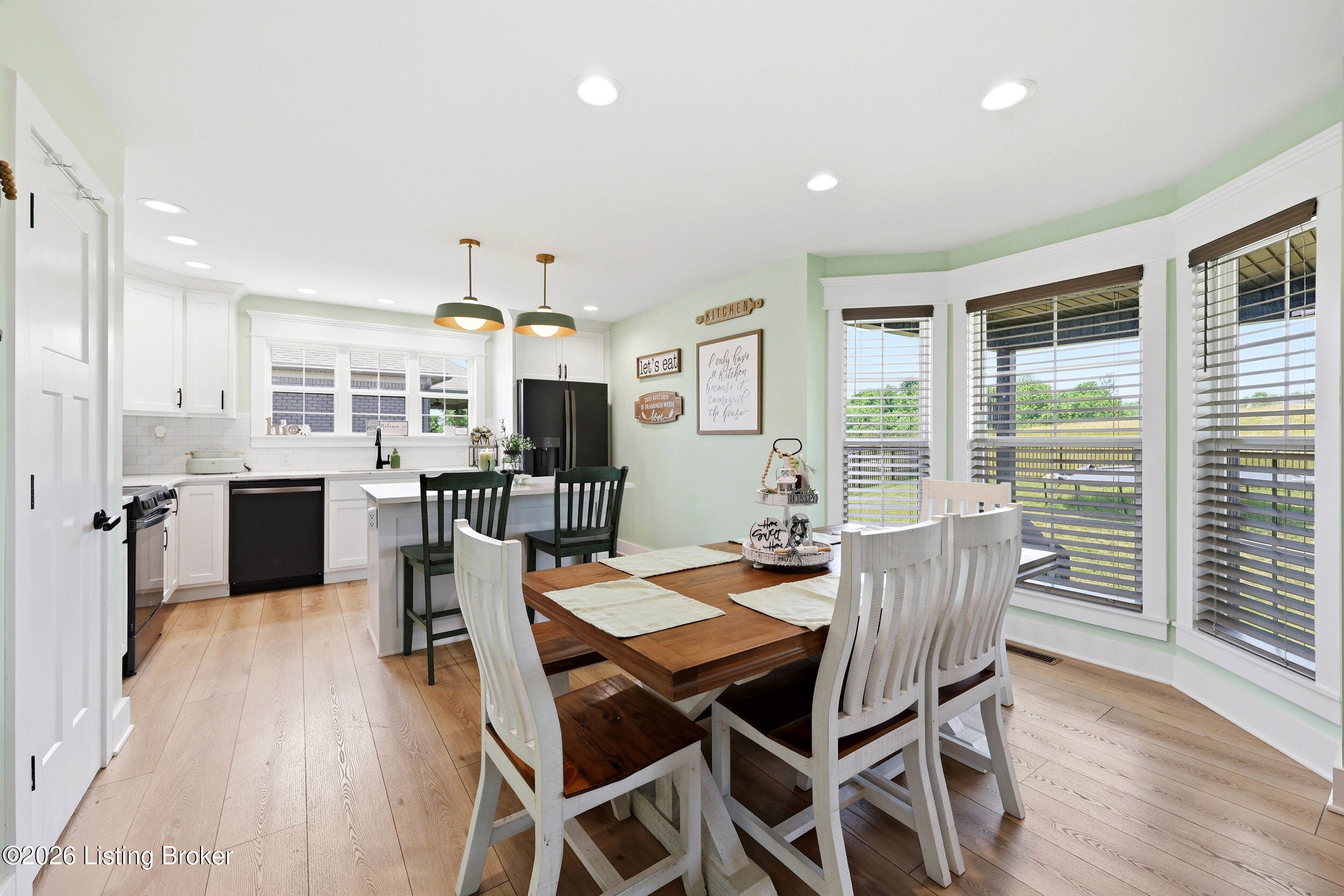 859 The Landings