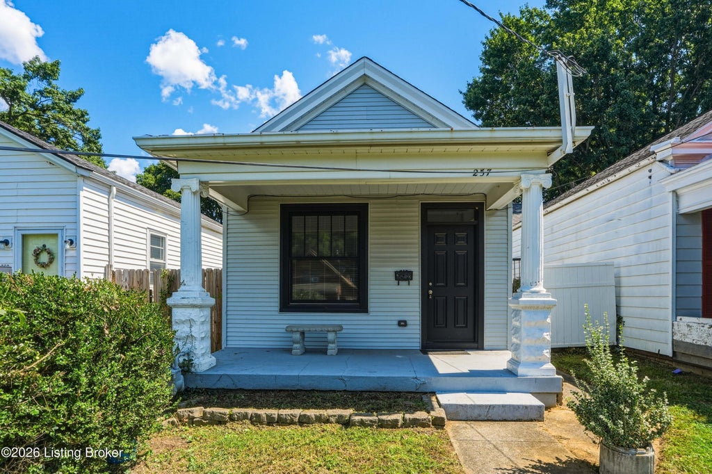 Photo of 257 Delmont Ave, Louisville, KY 40206 (MLS # 1732952)