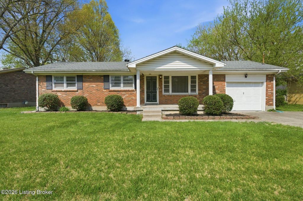 Photo of 4410 Tara Gale Ct, Louisville, KY 40216 (MLS # 1713802)