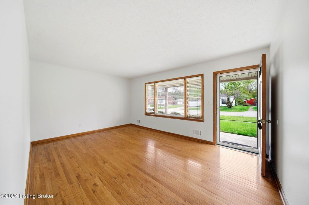 Photo of 4410 Tara Gale Ct, Louisville, KY 40216 (MLS # 1713802)