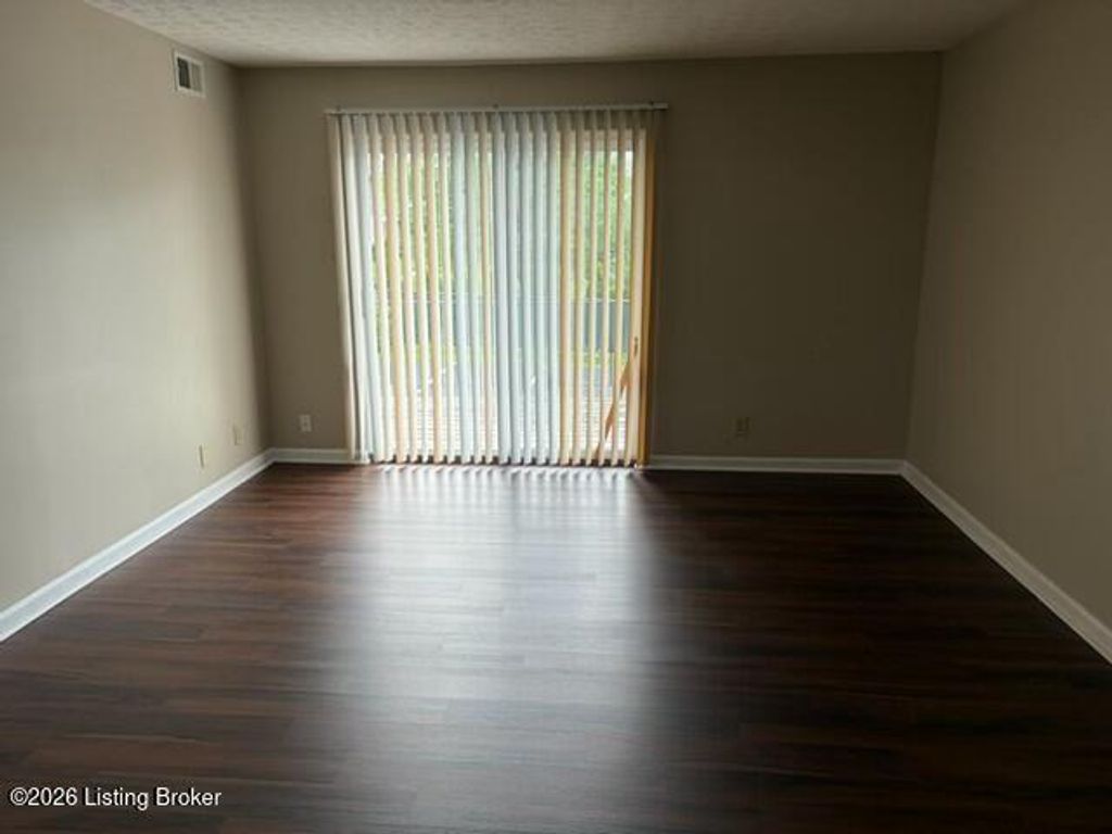 Photo of 1503 La Fontenay Ct, Louisville, KY 40223 (MLS # 1715623)