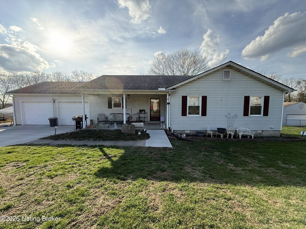Photo of 104 Thomas St, Frankfort, KY 40601 (MLS # 1711122)