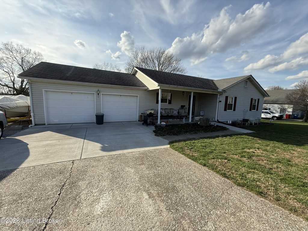 Photo of 104 Thomas St, Frankfort, KY 40601 (MLS # 1711122)