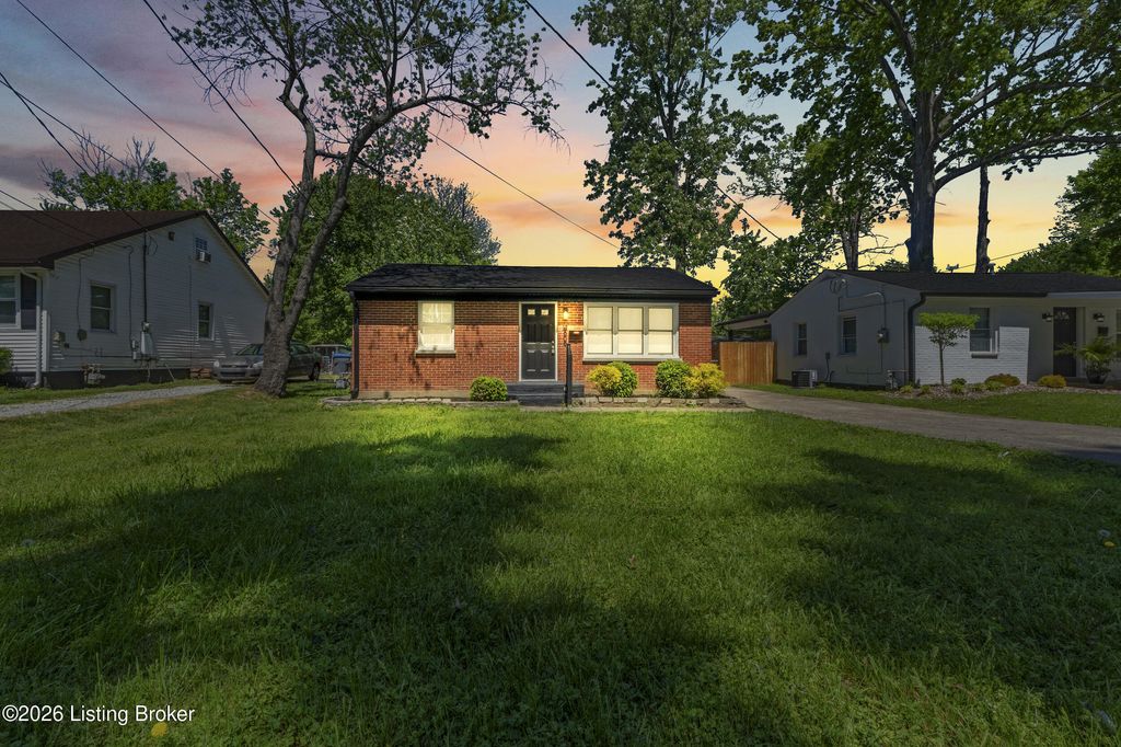 Photo of 2609 Thomas Ave, Louisville, KY 40216 (MLS # 1715606)