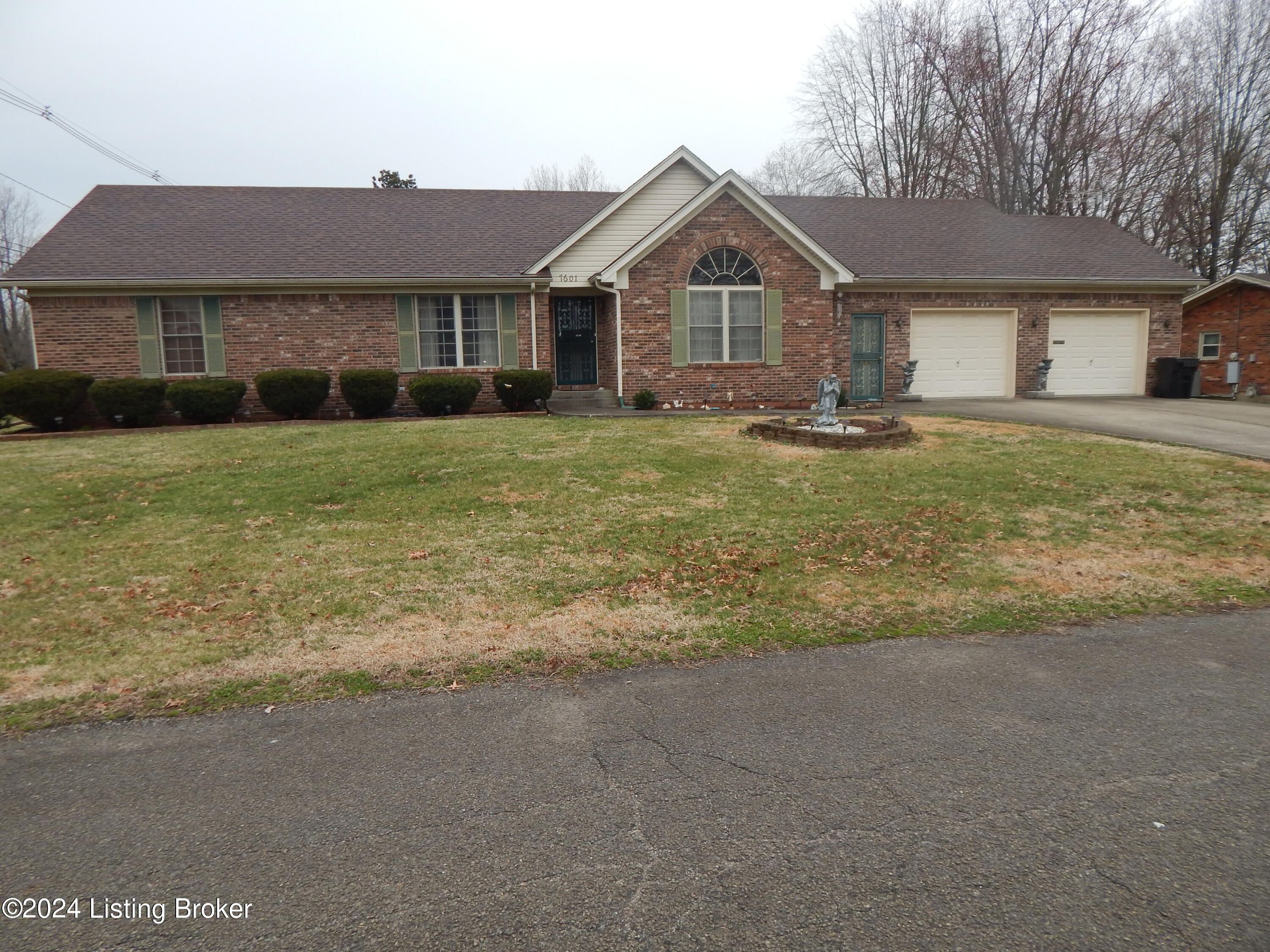 Photo 1 of 27 — 7601 Greenfield Ave, Louisville, KY 40214