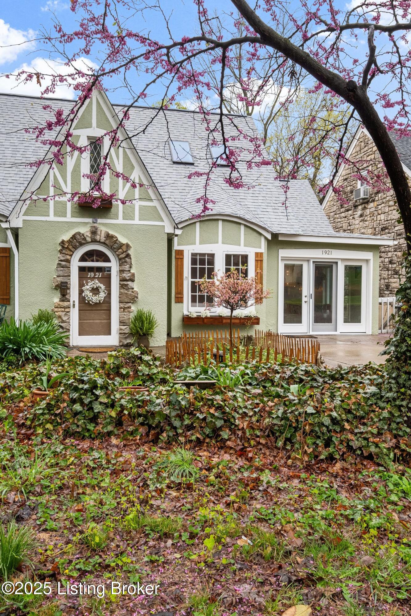1921 Trevilian Way, Louisville, Kentucky image 4