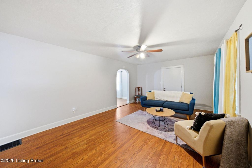 Photo of 4906 Valley Station Rd, Louisville, KY 40272 (MLS # 1711350)