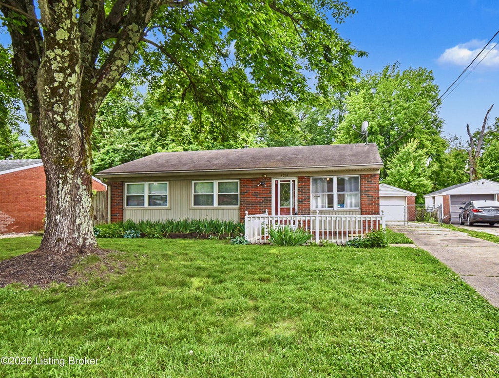 Photo of 4824 Brenda Dr, Louisville, KY 40219 (MLS # 1720199)