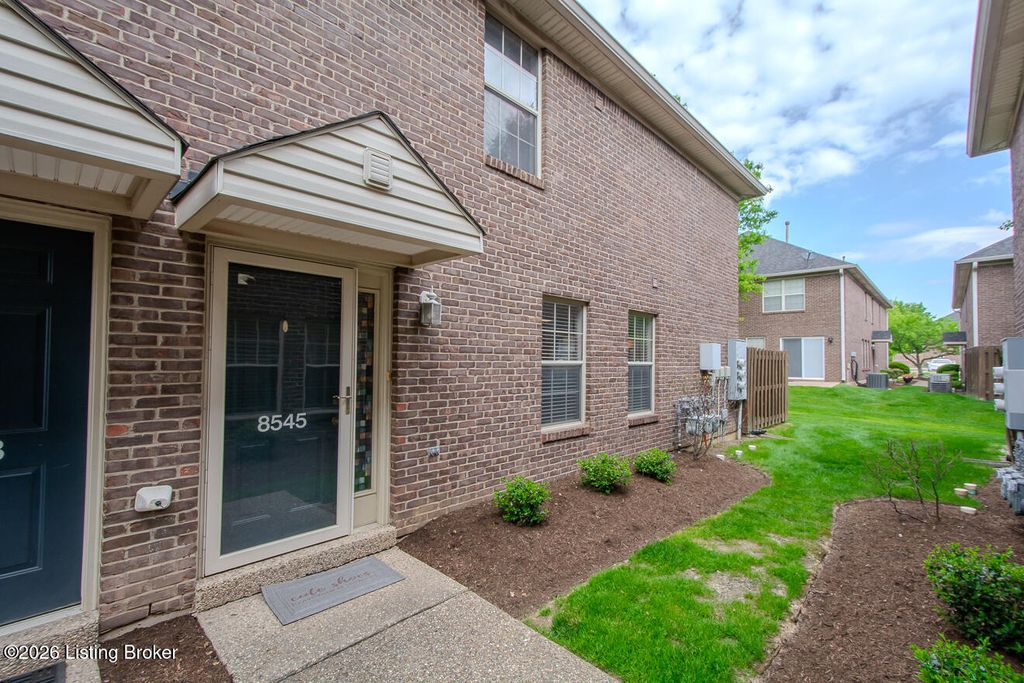 Photo of 8545 Grand Neptune Dr, Louisville, KY 40228 (MLS # 1714730)