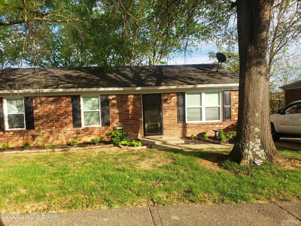 Photo of 4315 Chenwood Ln, Louisville, KY 40299 (MLS # 1714220)