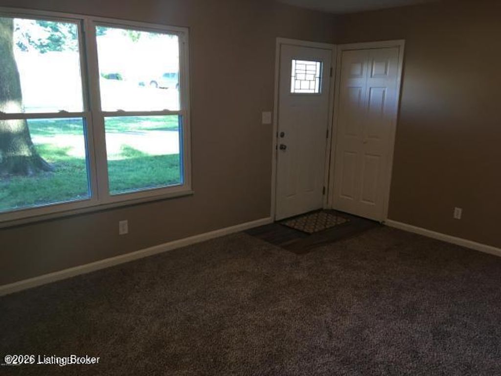 Photo of 4315 Chenwood Ln, Louisville, KY 40299 (MLS # 1714220)