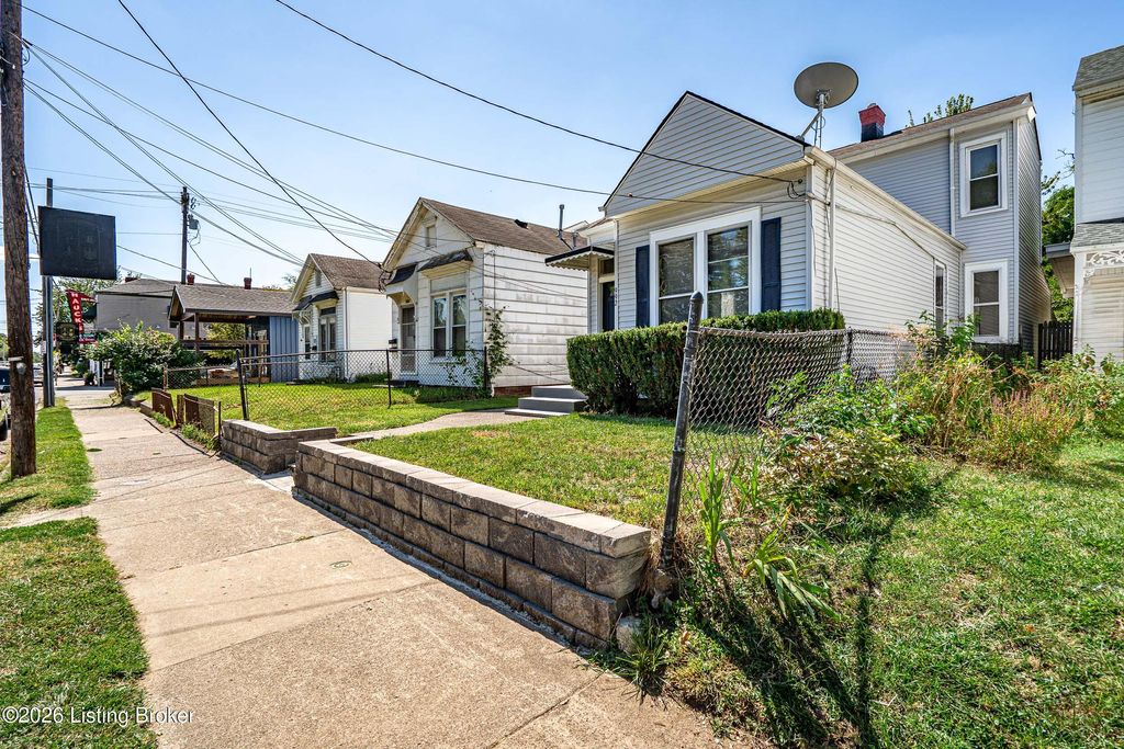 Photo of 992 Goss Ave, Louisville, KY 40217 (MLS # 1706503)