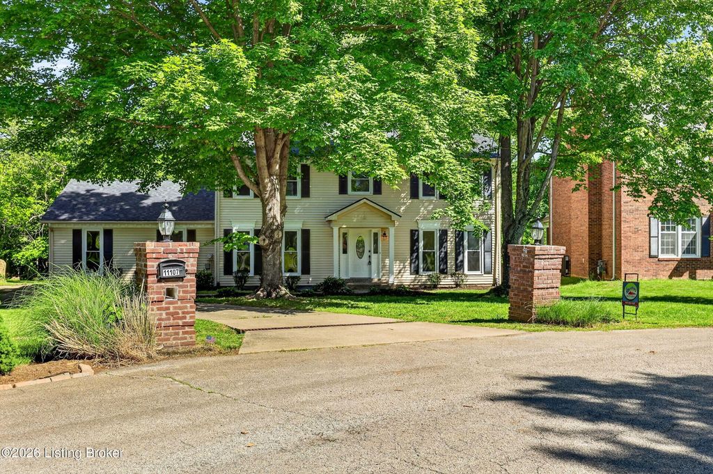 Photo of 11107 Harrods Creek Ct, Louisville, KY 40223 (MLS # 1717076)