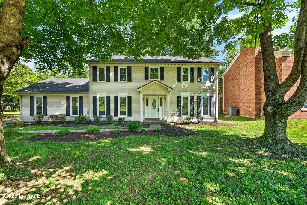 Photo of 11107 Harrods Creek Ct, Louisville, KY 40223 (MLS # 1717076)