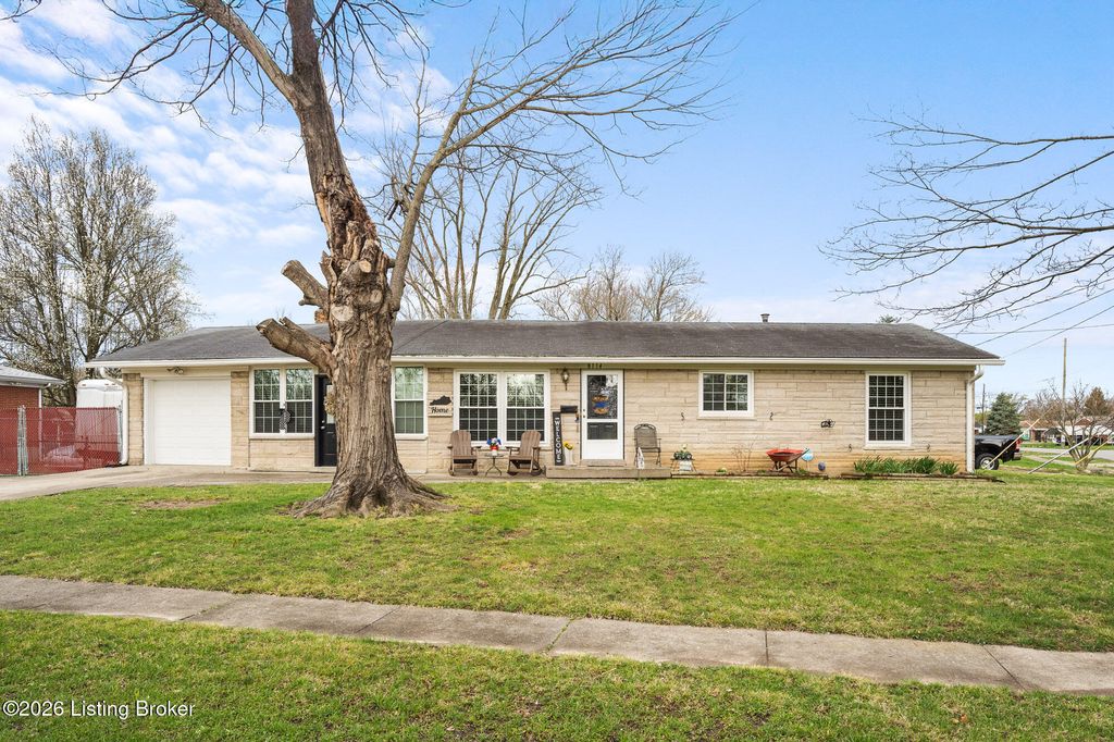 Photo of 8114 Bost Ln, Louisville, KY 40219 (MLS # 1711717)