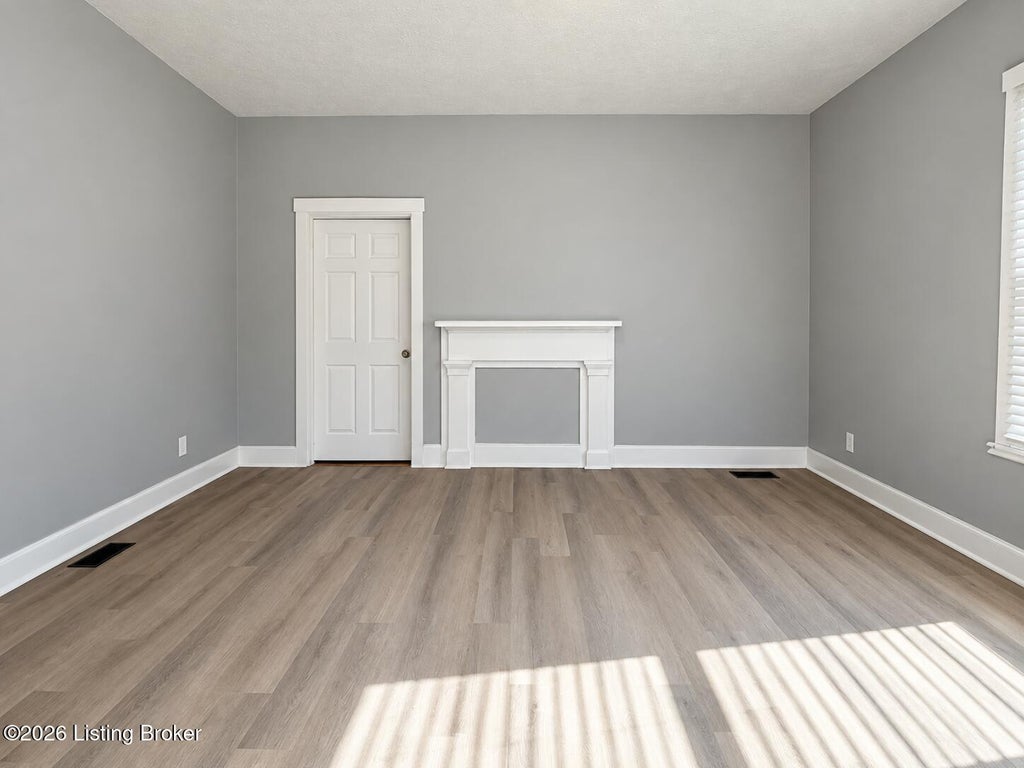 Photo of 426 W 7th St, New Albany, IN 47150 (MLS # 1730969)