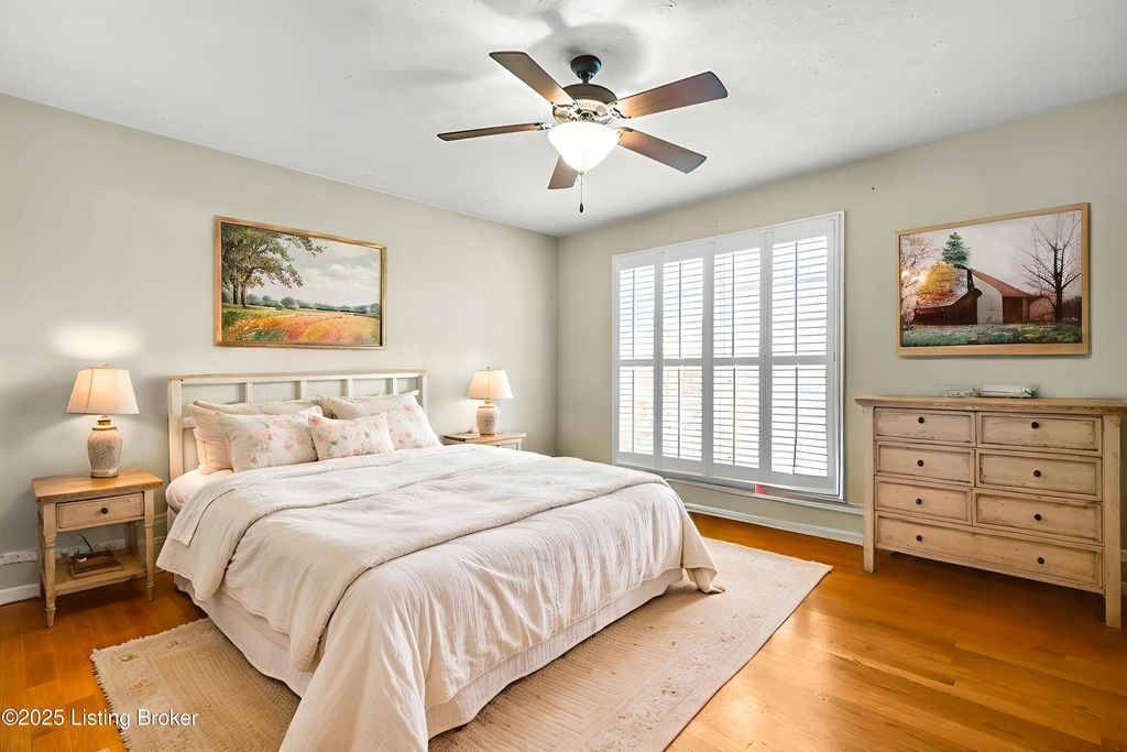 Photo of 9800 Valley Farms Blvd, Louisville, KY 40272 (MLS # 1705550)