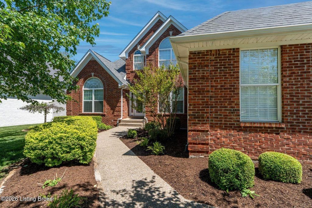 Photo of 1118 Crosstimbers Dr, Louisville, KY 40245 (MLS # 1716216)