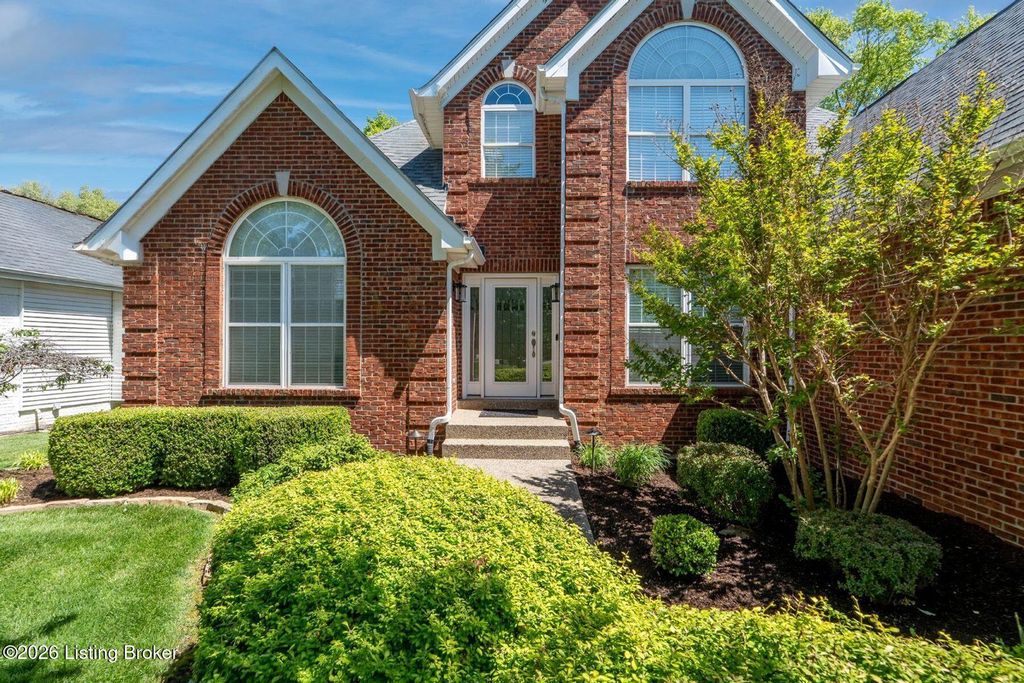 Photo of 1118 Crosstimbers Dr, Louisville, KY 40245 (MLS # 1716216)