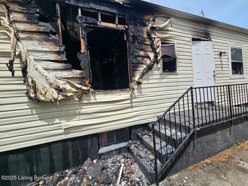 Photo of 1210 Cecil Ave, Louisville, KY 40211 (MLS # 1704265)