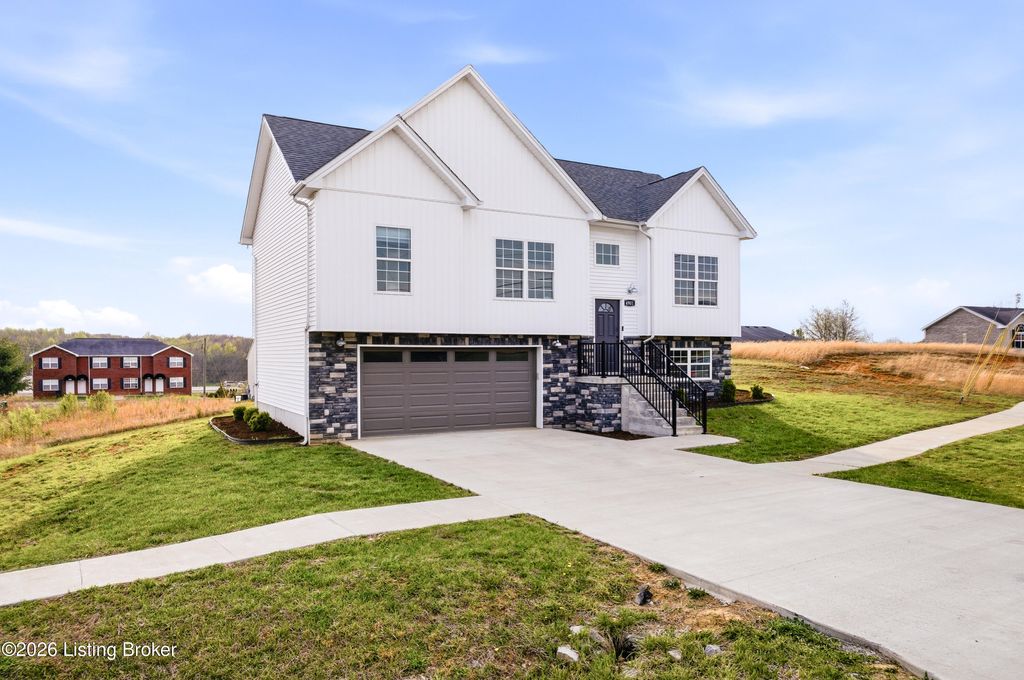 Photo of 4901 S Woodland Dr, Radcliff, KY 40160 (MLS # 1713306)