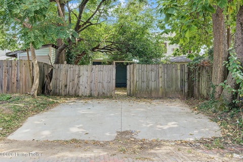 Tiny photo for 1114 S Shelby St, Louisville, KY 40203 (MLS # 1728946)