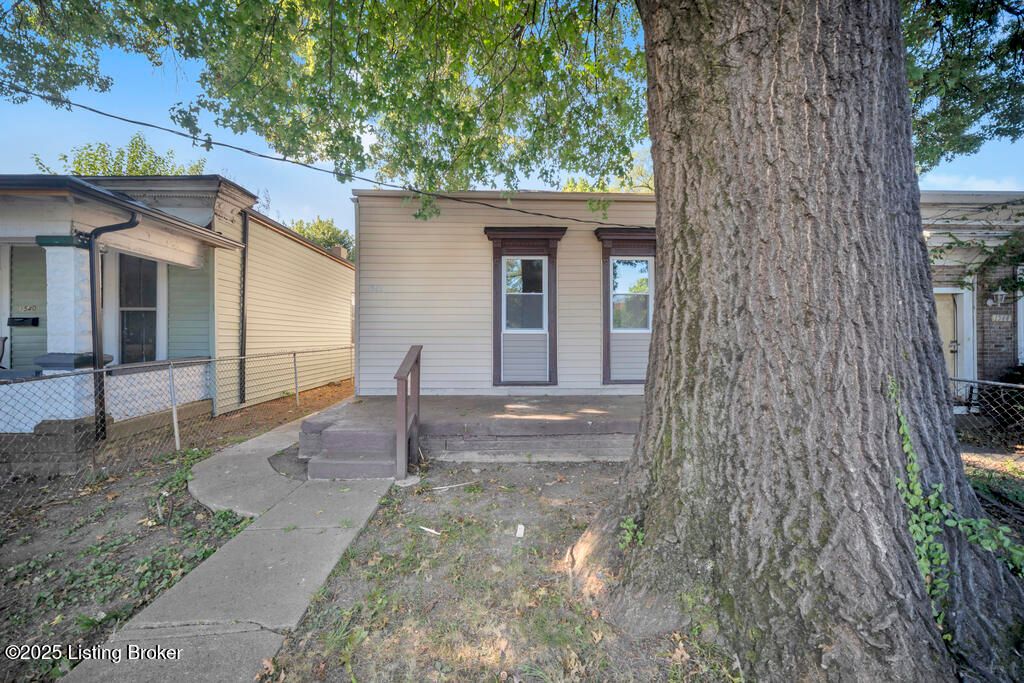 Photo of 1542 Garland Ave, Louisville, KY 40210 (MLS # 1700036)