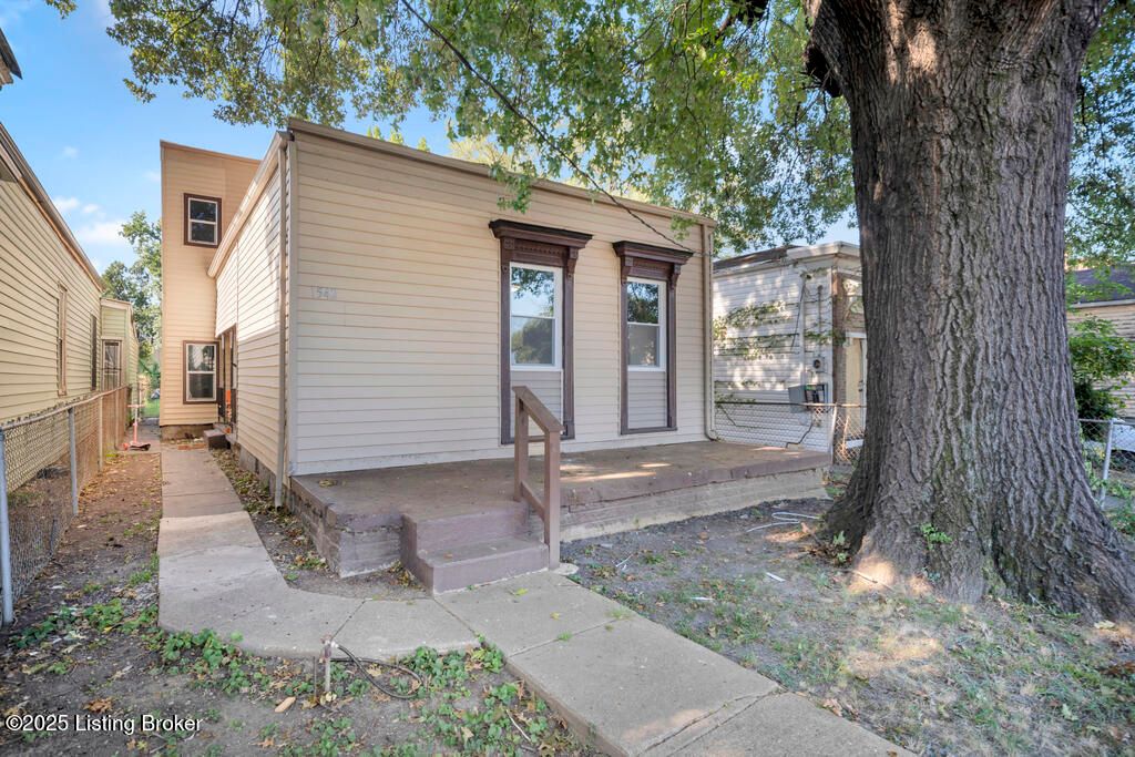 Photo of 1542 Garland Ave, Louisville, KY 40210 (MLS # 1700036)
