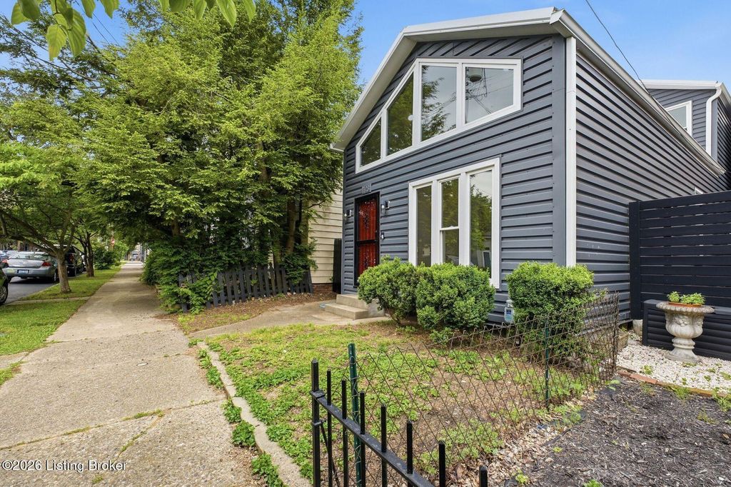 Photo of 1123 Rogers St, Louisville, KY 40204 (MLS # 1716804)