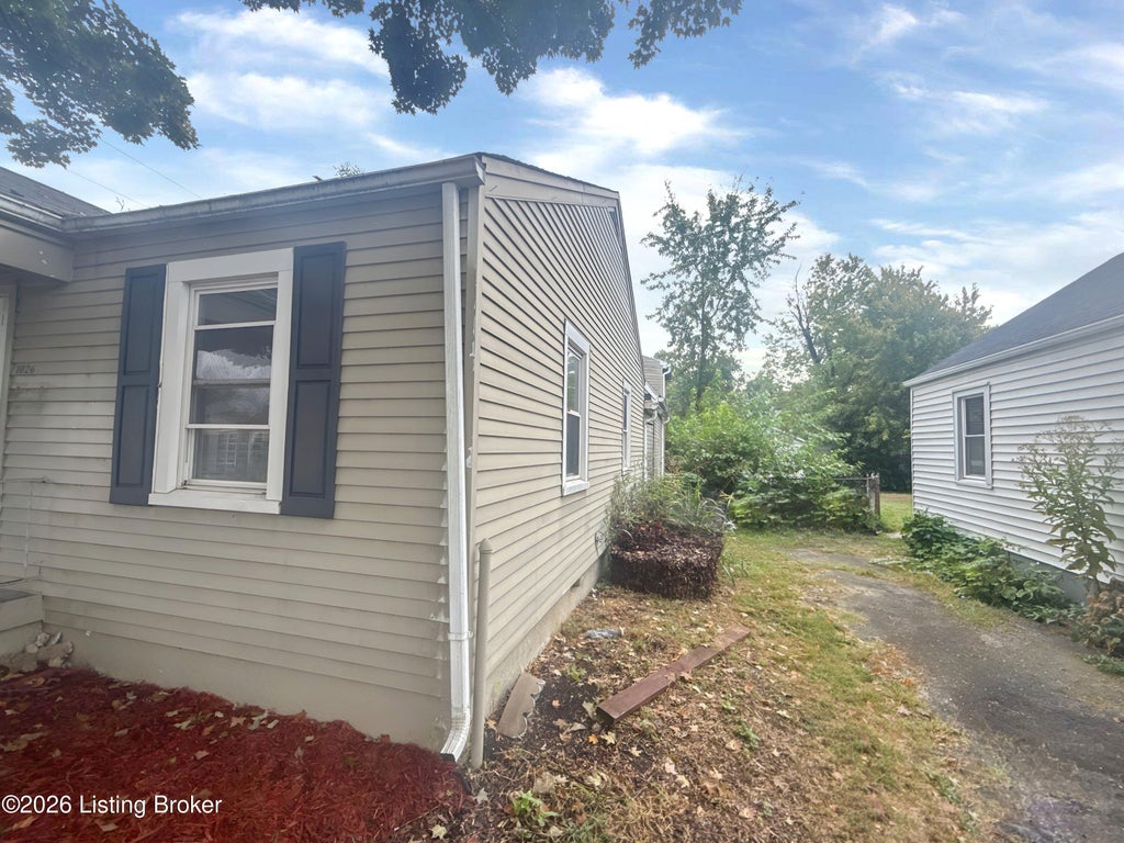 Photo of 1026 Camden Ave, Louisville, KY 40215 (MLS # 1732122)