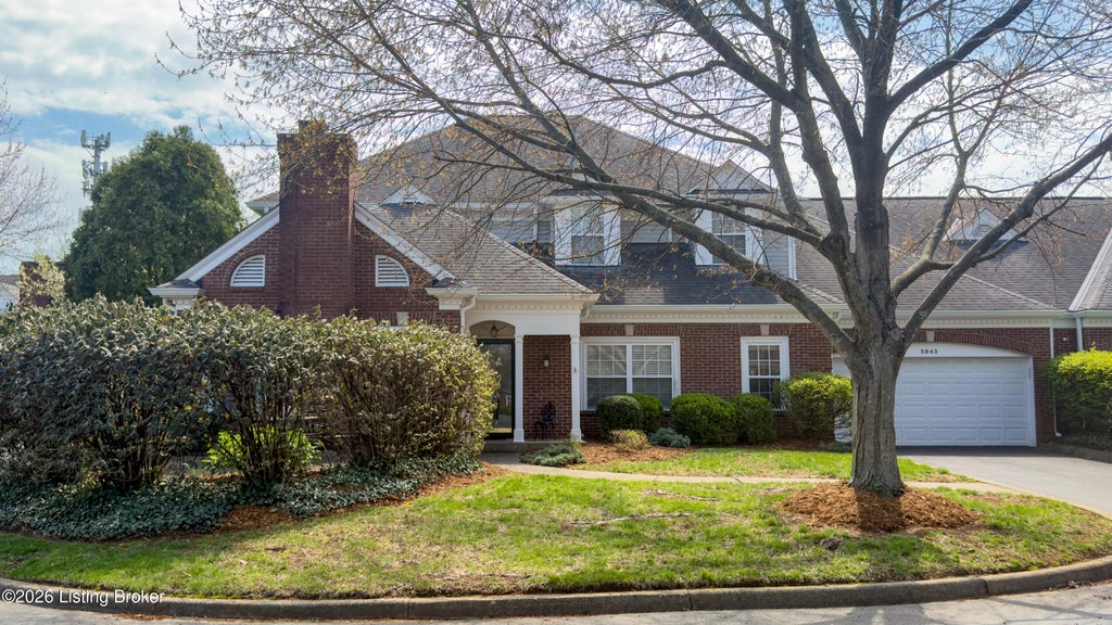 Photo of 5943 Ashwood Bluff Dr, Louisville, KY 40207 (MLS # 1728858)