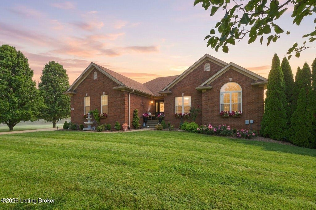 Photo of 247 Sunray Dr, Shepherdsville, KY 40165 (MLS # 1728364)