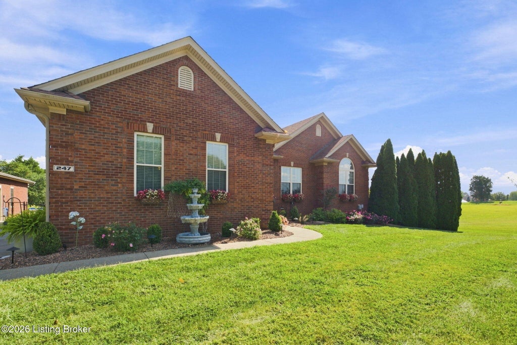Photo of 247 Sunray Dr, Shepherdsville, KY 40165 (MLS # 1728364)