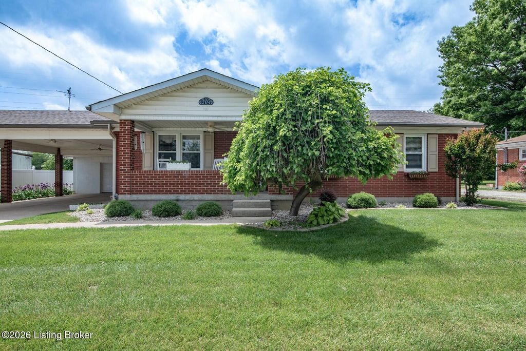 Photo of 204 Fairview Dr, Elizabethtown, KY 42701 (MLS # 1715855)