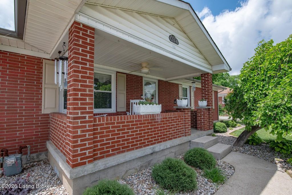 Photo of 204 Fairview Dr, Elizabethtown, KY 42701 (MLS # 1715855)
