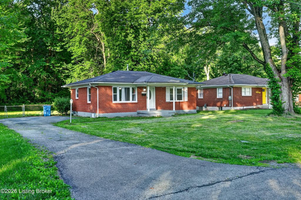 Photo of 3158 New Lynnview Dr, Louisville, KY 40216 (MLS # 1717147)
